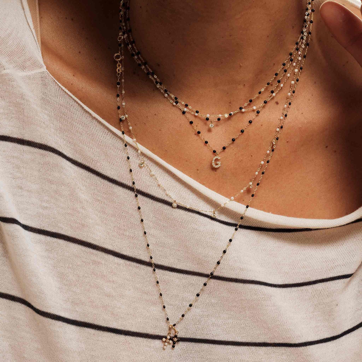 Gigi Clozeau - Pendentif opale Croix Perlée, or jaune, 1 diamant