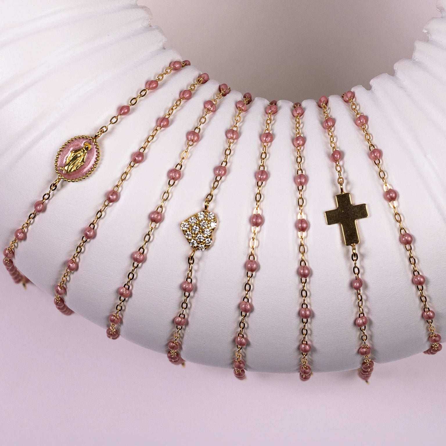 Gigi Clozeau - Bracelet blush Croix, or jaune, 17 cm