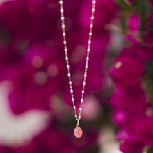 Photo de bijoux Gigi Clozeau suspendus.