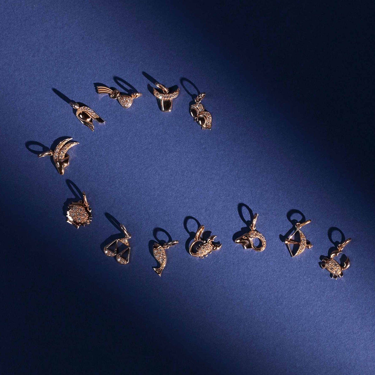 Photo des nouveaux pendentifs de la collection zodiaque Gigi Clozeau. 