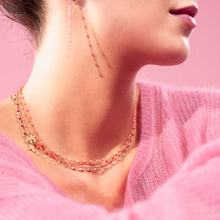 Gigi Clozeau - Collier rose fluo Croix de côté, or jaune, 42 cm