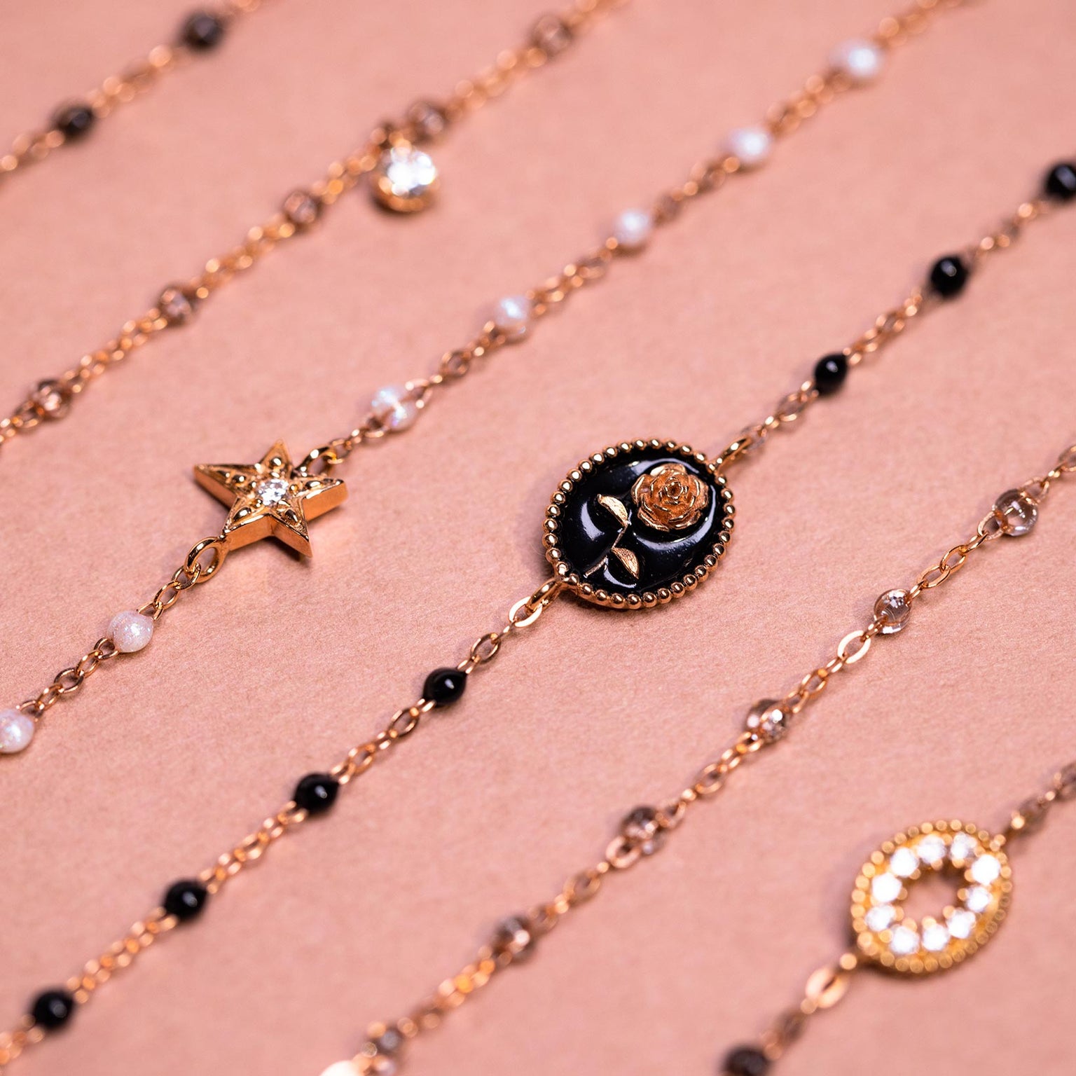 Gigi Clozeau - Bracelet Rose résine noire, or rose, 17 cm
