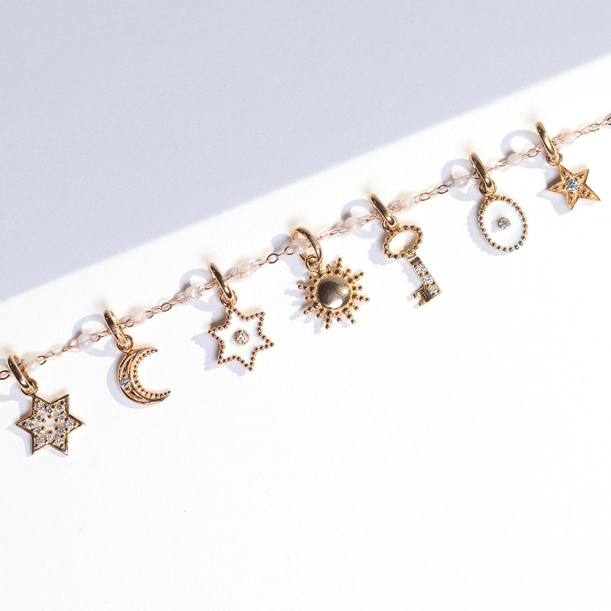 Gigi Clozeau - Pendentif petite Lune, diamant, or rose